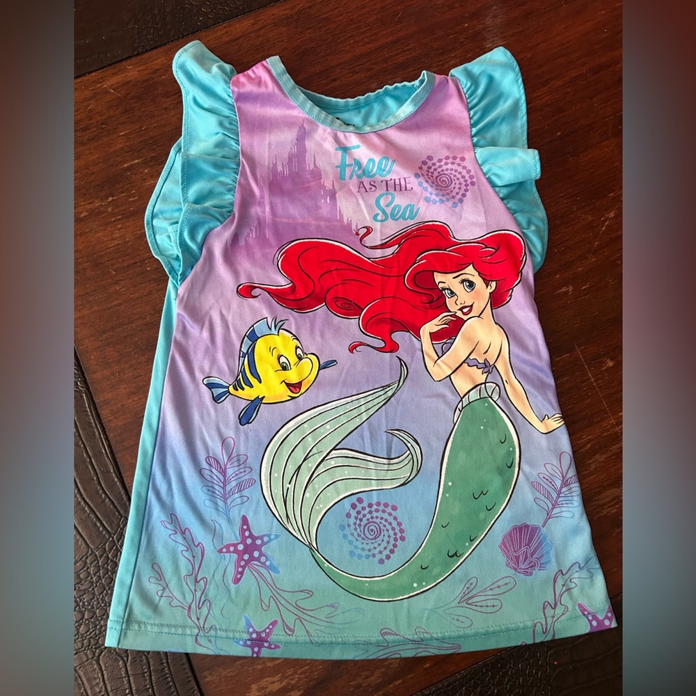 Girls Disney nightgown.